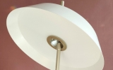 Поворотный белый плафон у светодиодного торшера Vertigo Schuller
