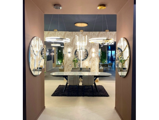 Зеркала Surcos, мебель и светильники Schuller на выставке