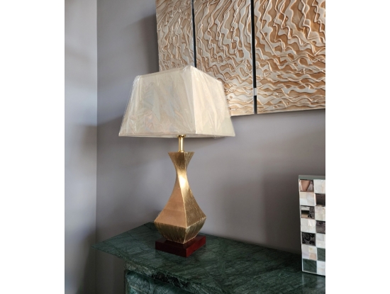 Настольная декоративная лампа Deco в интерьере 