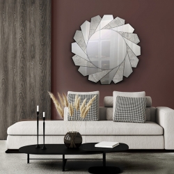 Настенный декор в виде большого зеркала- цветка со множеством зеркальных лепестков